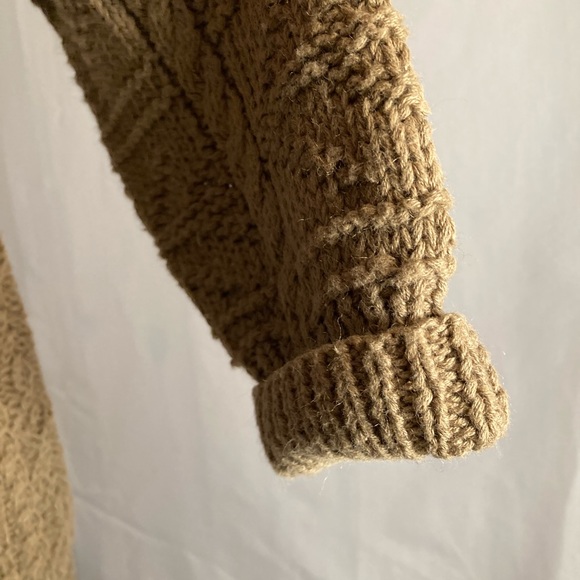 Hand knit sweater large weathervane - Picture 11 of 16